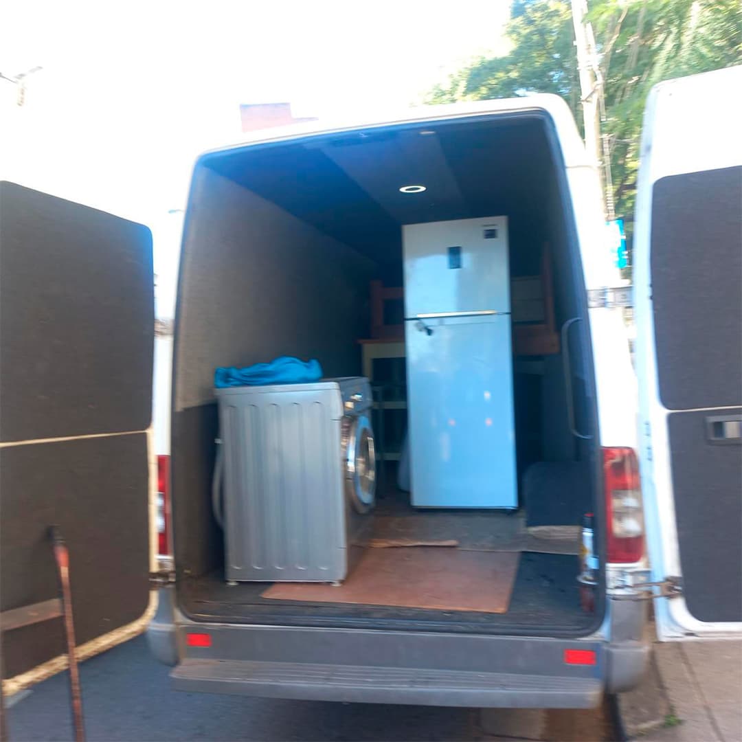 Muebles cubiertos con mantas protectoras