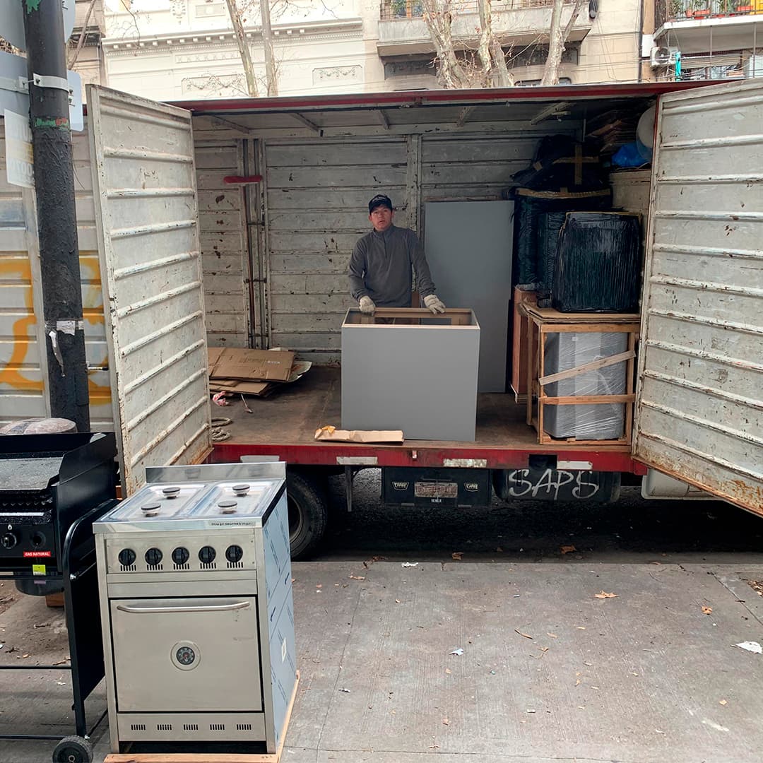 Flota de camiones de la empresa estacionada