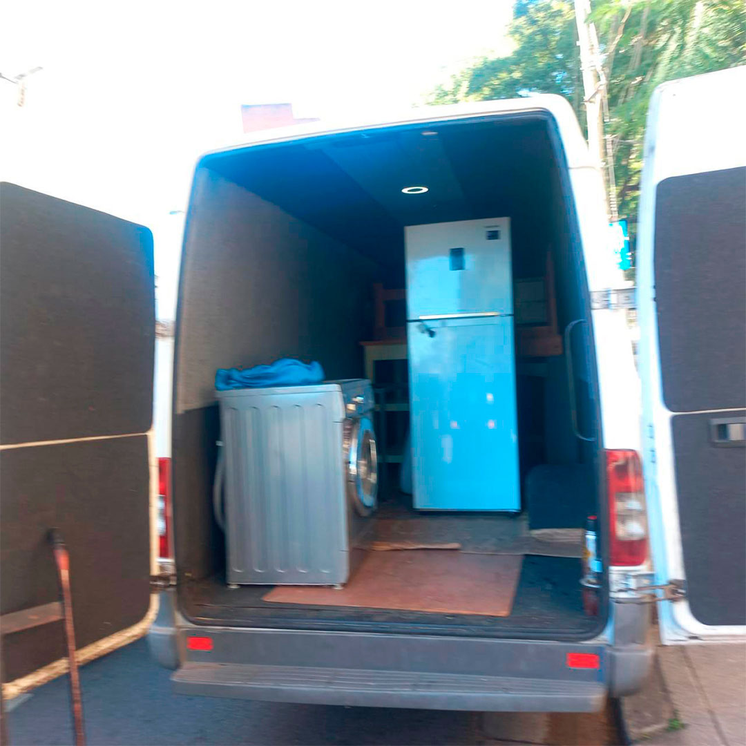 Muebles cubiertos con mantas protectoras